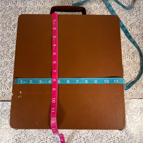 TRAV-L-BAR Vintage Luxury Entertaining travel bar. - Picture 9 of 12